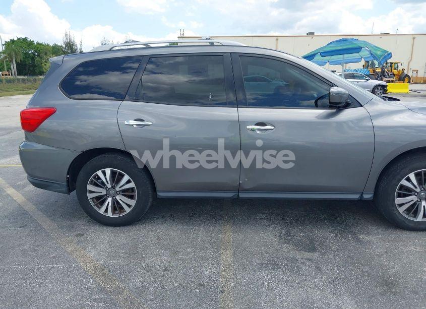 Photo 6 of 2017 Nissan Pathfinder S (VIN 5N1DR2MN5HC683585)