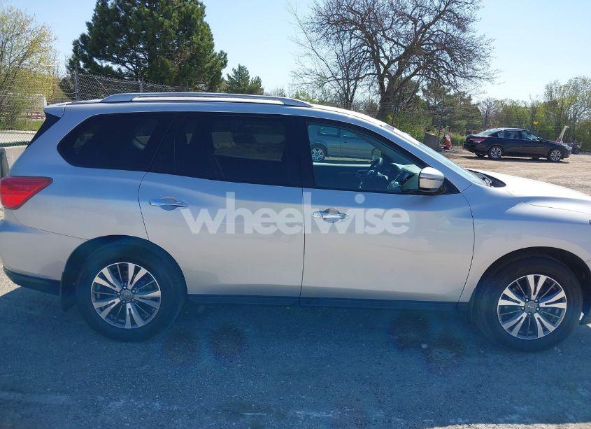 Photo 13 of 2017 Nissan Pathfinder SV (VIN 5N1DR2MN5HC683800)