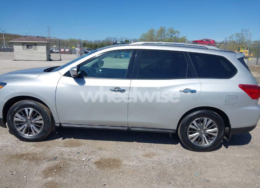 Photo 14 of 2017 Nissan Pathfinder SV (VIN 5N1DR2MN5HC683800)