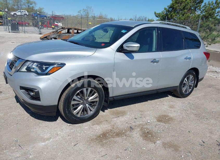 Photo 2 of 2017 Nissan Pathfinder SV (VIN 5N1DR2MN5HC683800)