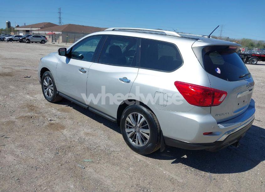 Photo 3 of 2017 Nissan Pathfinder SV (VIN 5N1DR2MN5HC683800)