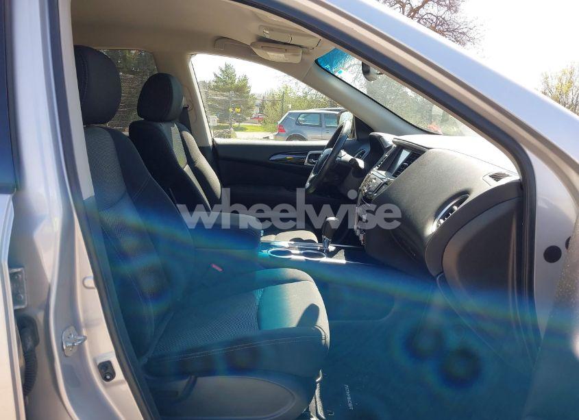 Photo 5 of 2017 Nissan Pathfinder SV (VIN 5N1DR2MN5HC683800)