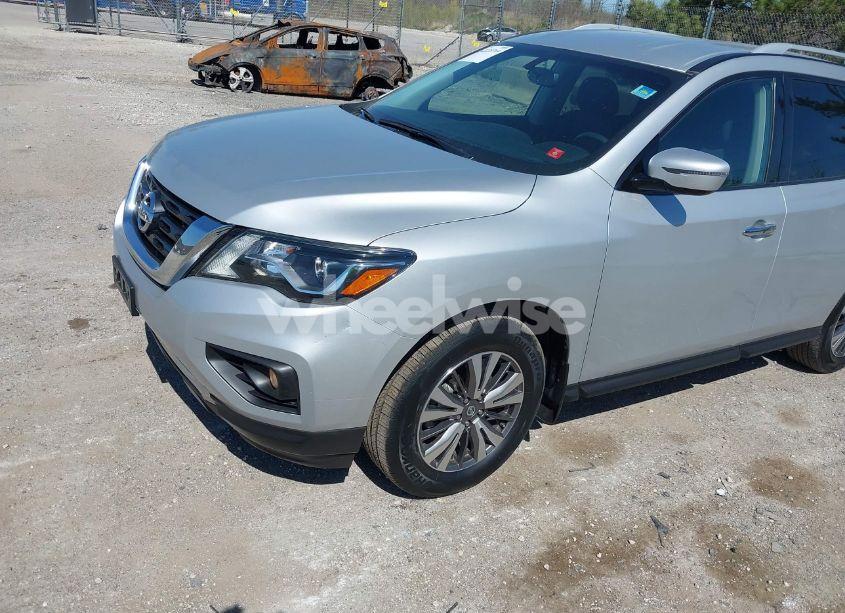 Photo 6 of 2017 Nissan Pathfinder SV (VIN 5N1DR2MN5HC683800)