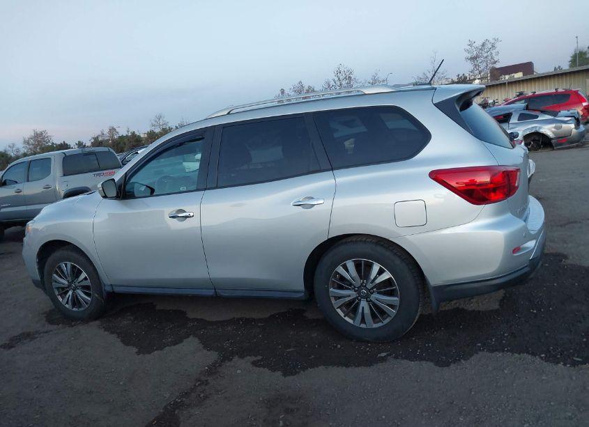 Photo 14 of 2017 Nissan Pathfinder SV (VIN 5N1DR2MN6HC621340)