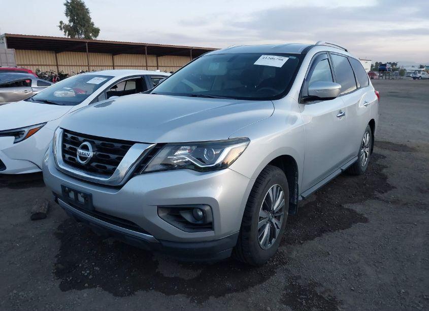 Photo 2 of 2017 Nissan Pathfinder SV (VIN 5N1DR2MN6HC621340)