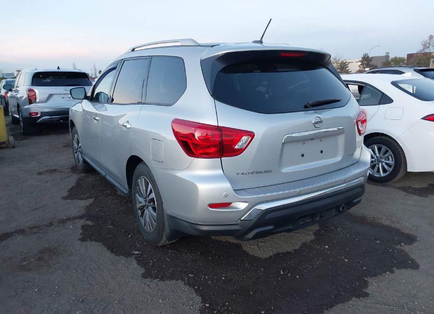 Photo 3 of 2017 Nissan Pathfinder SV (VIN 5N1DR2MN6HC621340)