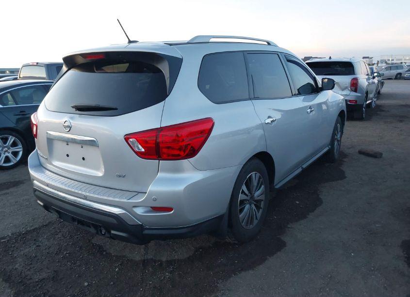 Photo 4 of 2017 Nissan Pathfinder SV (VIN 5N1DR2MN6HC621340)
