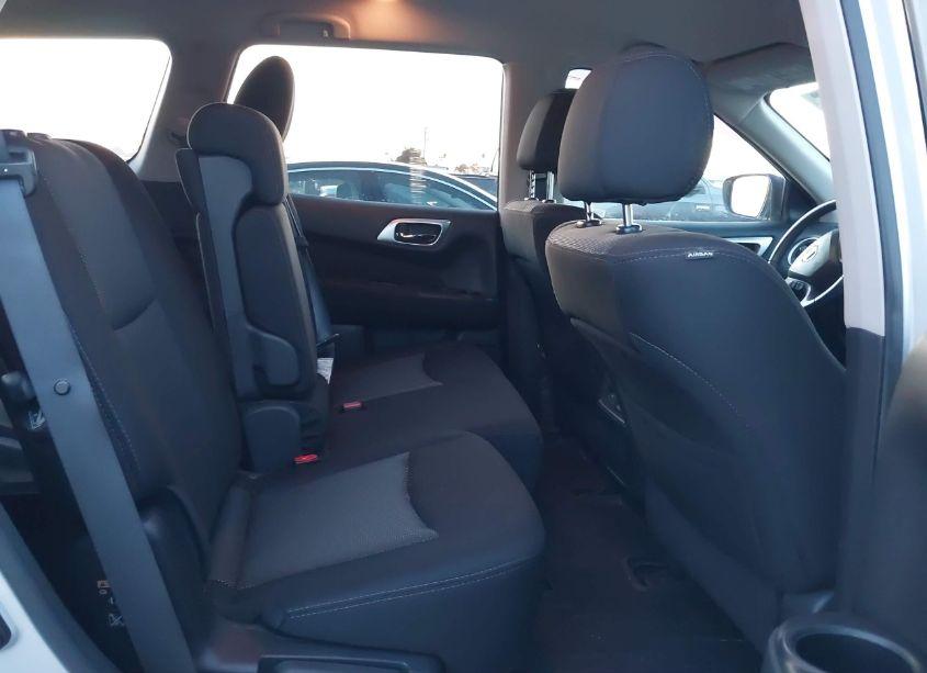 Photo 8 of 2017 Nissan Pathfinder SV (VIN 5N1DR2MN6HC621340)