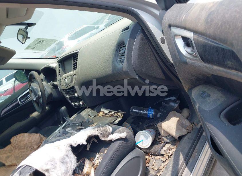 Photo 5 of 2017 Nissan Pathfinder S (VIN 5N1DR2MN6HC631270)