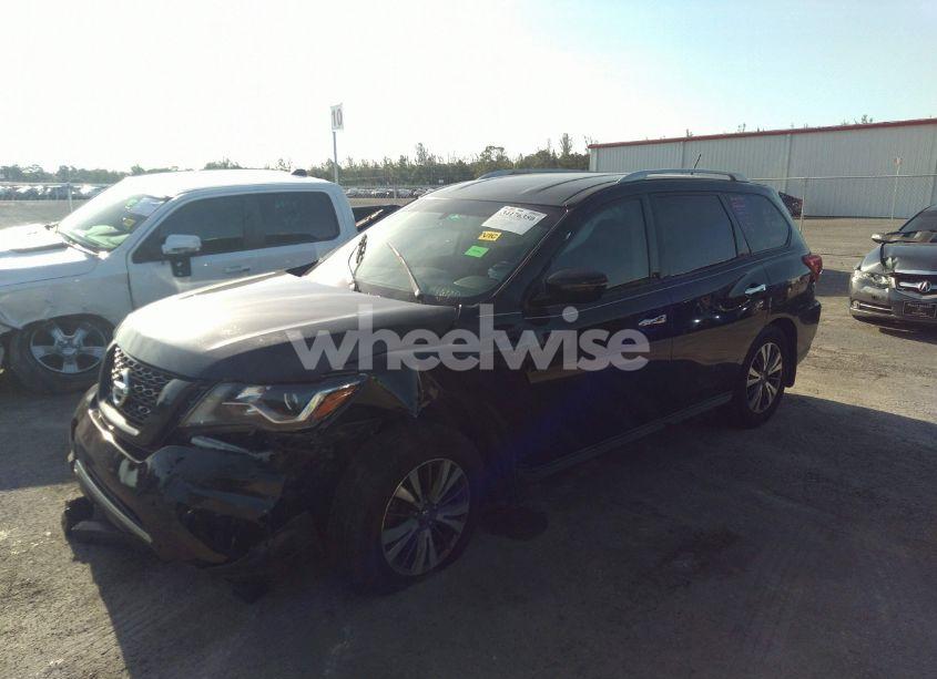 Photo 2 of 2017 Nissan Pathfinder SV (VIN 5N1DR2MN6HC644925)