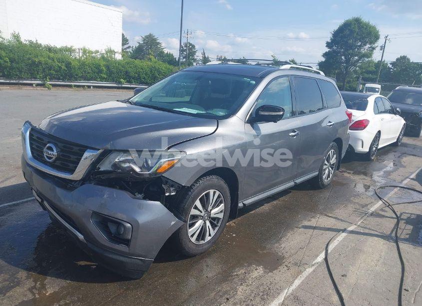 Photo 2 of 2017 Nissan Pathfinder SL (VIN 5N1DR2MN6HC659747)