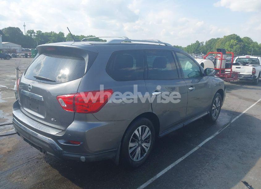 Photo 4 of 2017 Nissan Pathfinder SL (VIN 5N1DR2MN6HC659747)