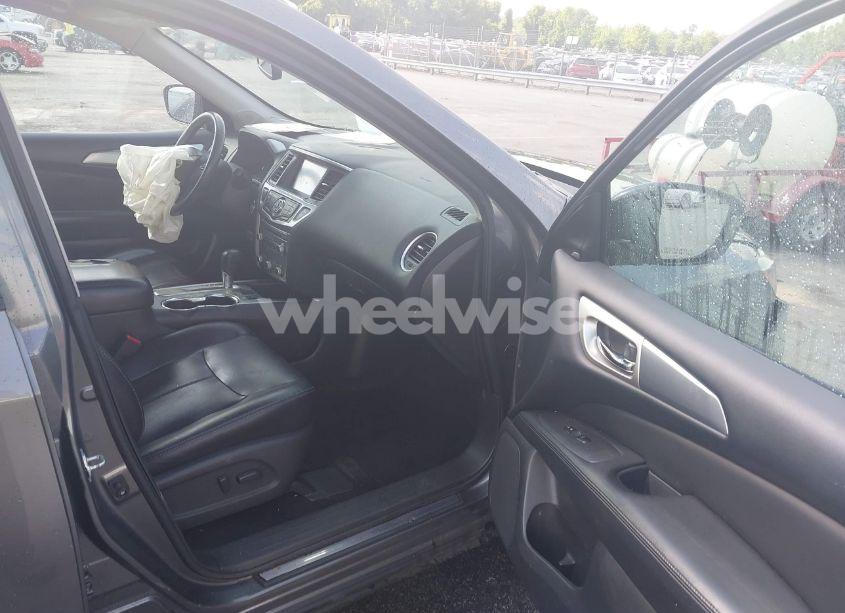 Photo 5 of 2017 Nissan Pathfinder SL (VIN 5N1DR2MN6HC659747)