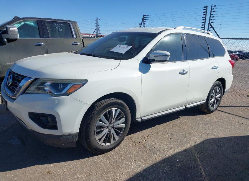 Photo 2 of 2017 Nissan Pathfinder SV (VIN 5N1DR2MN6HC681201)