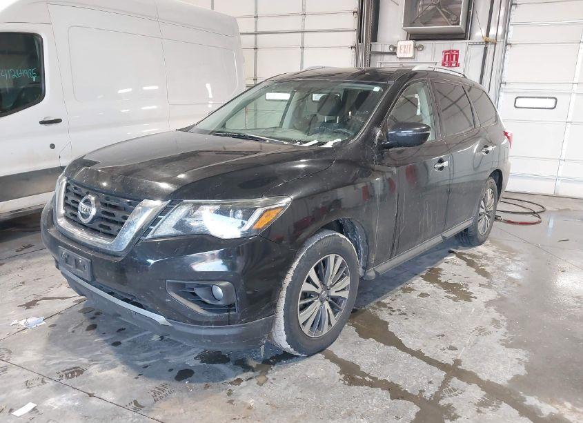 Photo 2 of 2017 Nissan Pathfinder SV (VIN 5N1DR2MN6HC686267)