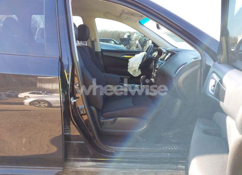 Photo 5 of 2017 Nissan Pathfinder SV (VIN 5N1DR2MN6HC901405)