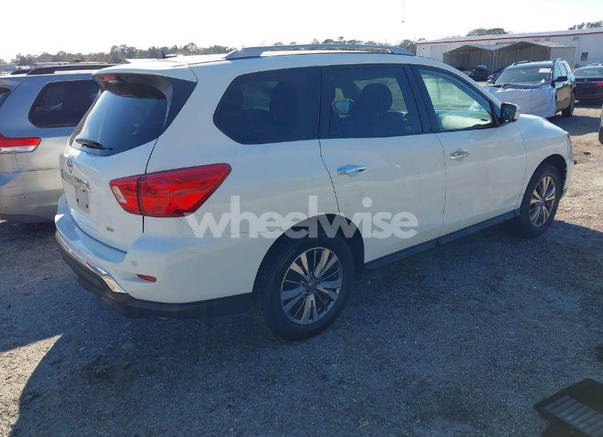Photo 4 of 2018 Nissan Pathfinder SV (VIN 5N1DR2MN6JC668440)