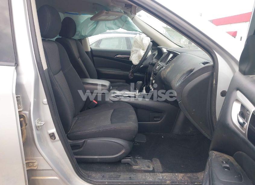 Photo 5 of 2019 Nissan Pathfinder S (VIN 5N1DR2MN6KC631602)