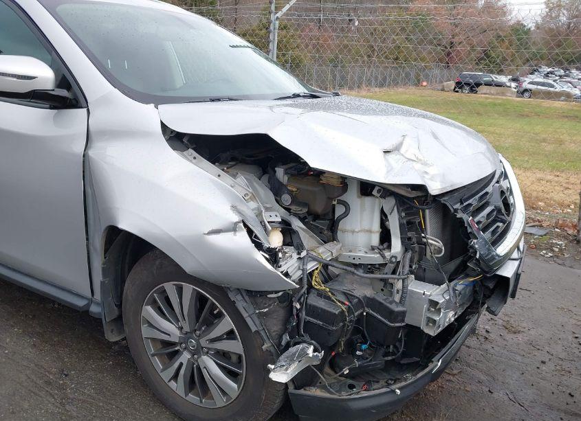 Photo 6 of 2017 Nissan Pathfinder S (VIN 5N1DR2MN7HC622433)