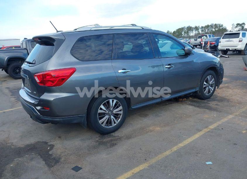 Photo 4 of 2017 Nissan Pathfinder SV (VIN 5N1DR2MN7HC660048)