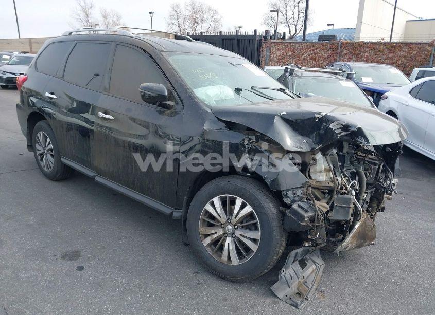 2017 Nissan Pathfinder S (VIN 5N1DR2MN7HC696516) main photo