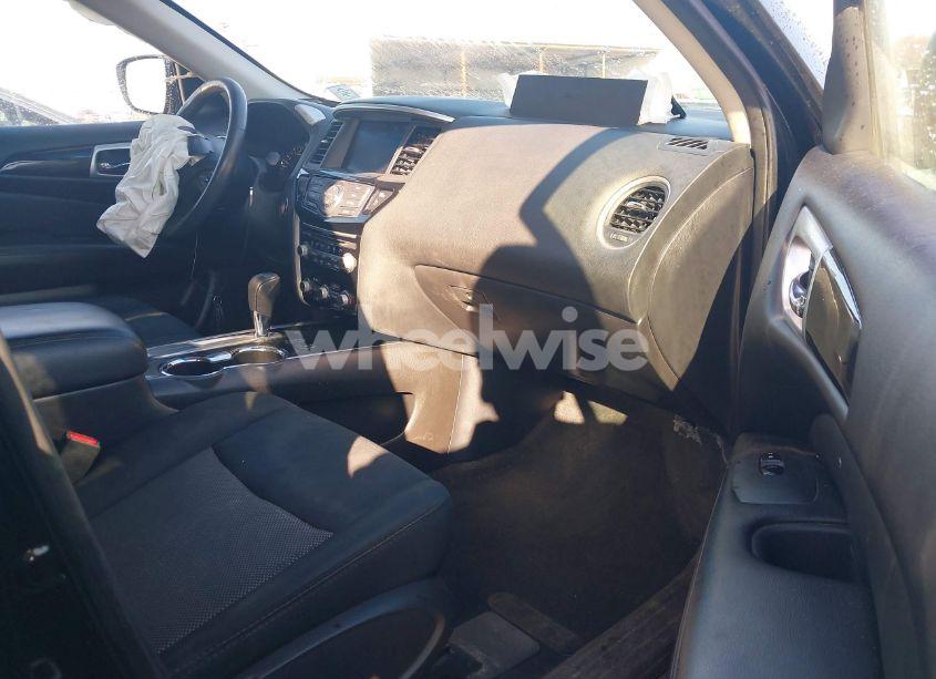 Photo 5 of 2018 Nissan Pathfinder SV (VIN 5N1DR2MN7JC619733)