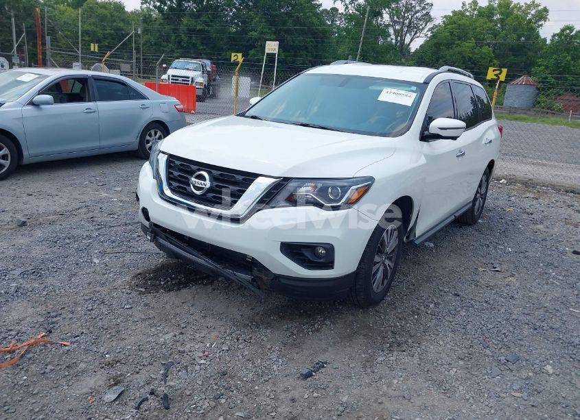 Photo 2 of 2018 Nissan Pathfinder SL (VIN 5N1DR2MN7JC634815)