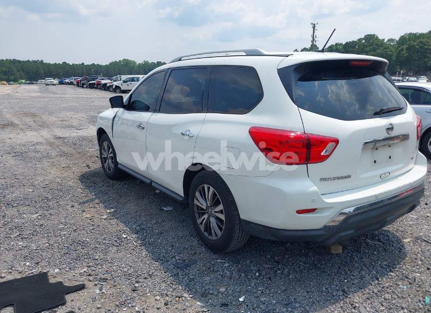 Photo 3 of 2018 Nissan Pathfinder SL (VIN 5N1DR2MN7JC634815)