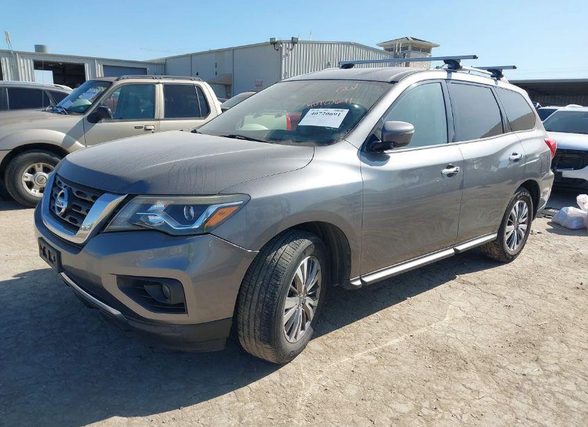 Photo 2 of 2018 Nissan Pathfinder SV (VIN 5N1DR2MN7JC659326)