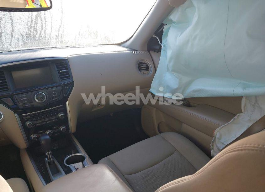 Photo 5 of 2019 Nissan Pathfinder SV (VIN 5N1DR2MN7KC582944)