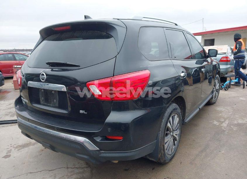 Photo 4 of 2019 Nissan Pathfinder SL (VIN 5N1DR2MN7KC615831)