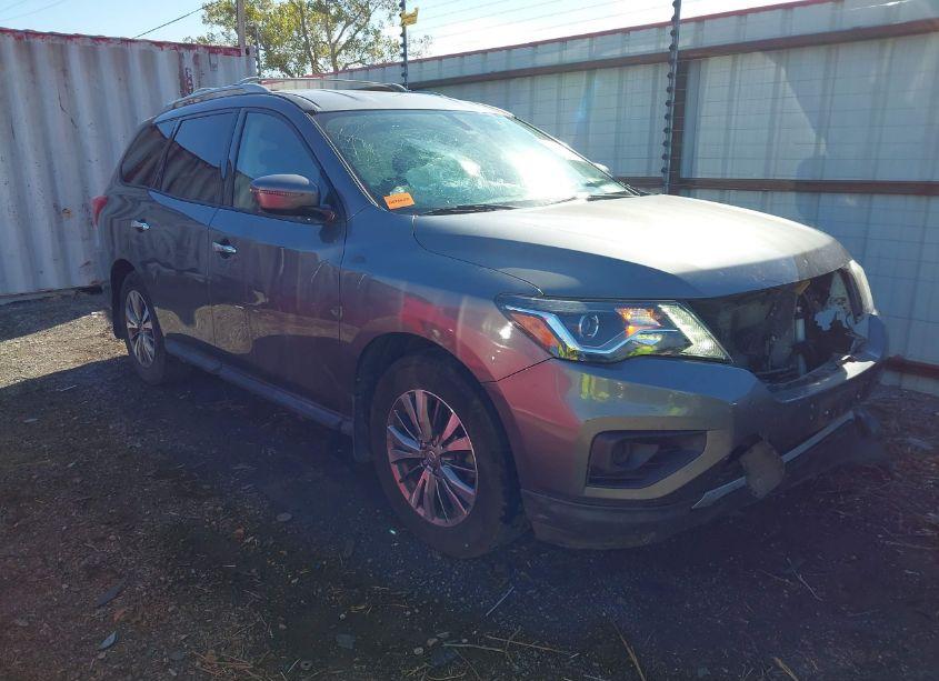 2019 Nissan Pathfinder S (VIN 5N1DR2MN7KC619779) main photo