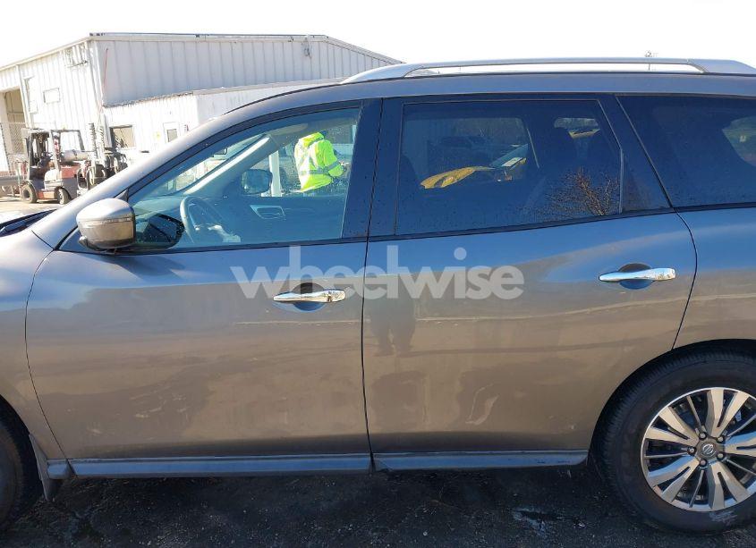 Photo 15 of 2019 Nissan Pathfinder S (VIN 5N1DR2MN7KC640020)