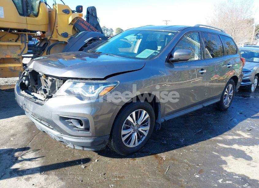 Photo 2 of 2019 Nissan Pathfinder S (VIN 5N1DR2MN7KC640020)