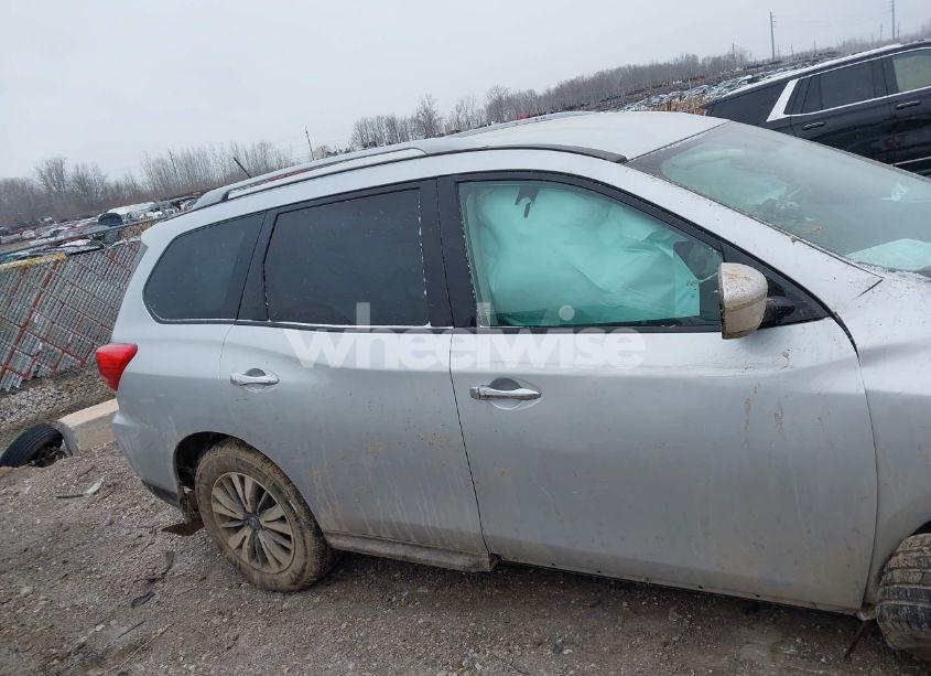 Photo 13 of 2017 Nissan Pathfinder SV (VIN 5N1DR2MN8HC639550)