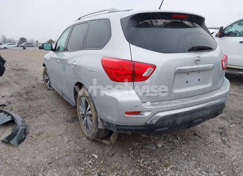 Photo 3 of 2017 Nissan Pathfinder SV (VIN 5N1DR2MN8HC639550)