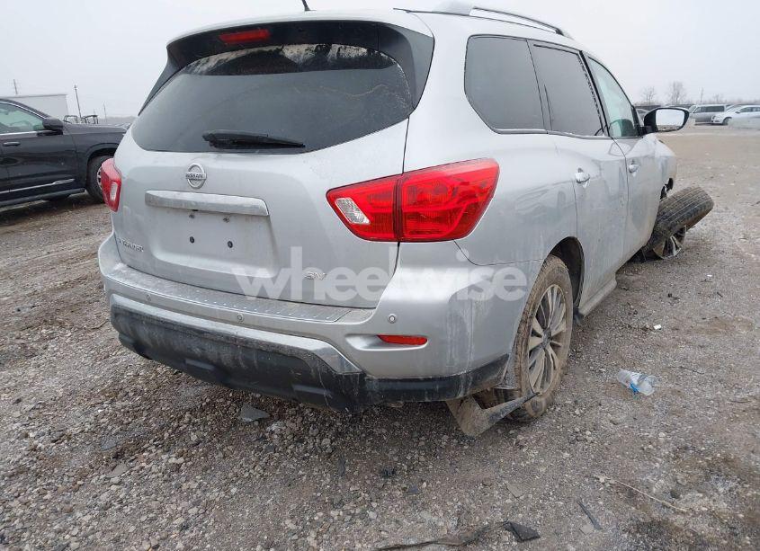 Photo 4 of 2017 Nissan Pathfinder SV (VIN 5N1DR2MN8HC639550)