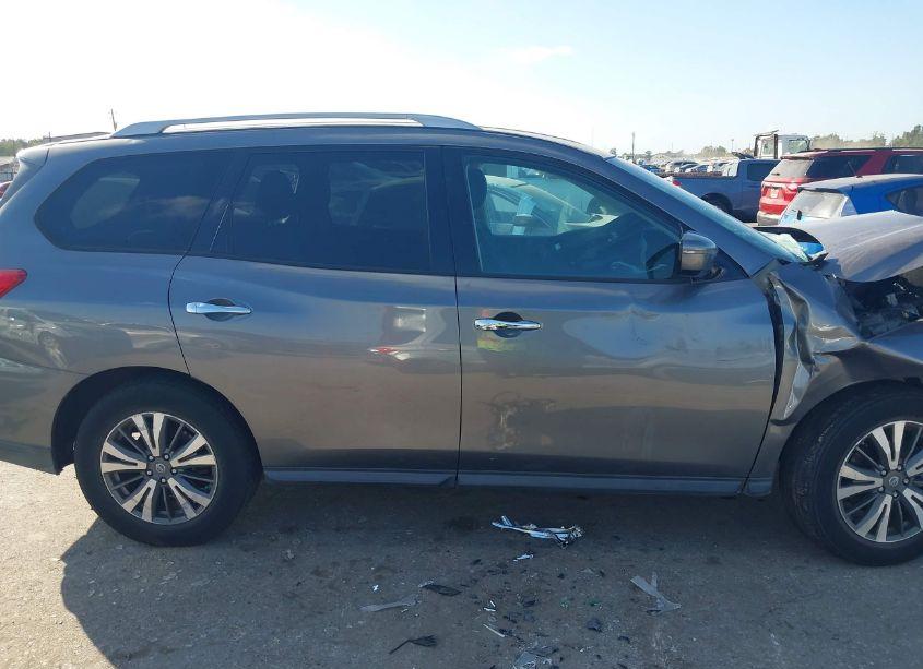 Photo 13 of 2017 Nissan Pathfinder SV (VIN 5N1DR2MN8HC656459)