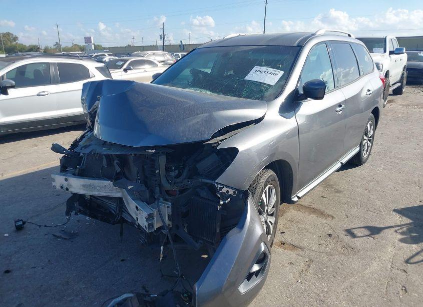 Photo 2 of 2017 Nissan Pathfinder SV (VIN 5N1DR2MN8HC656459)