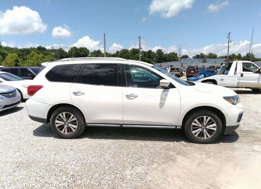 Photo 13 of 2017 Nissan Pathfinder SV (VIN 5N1DR2MN8HC665291)