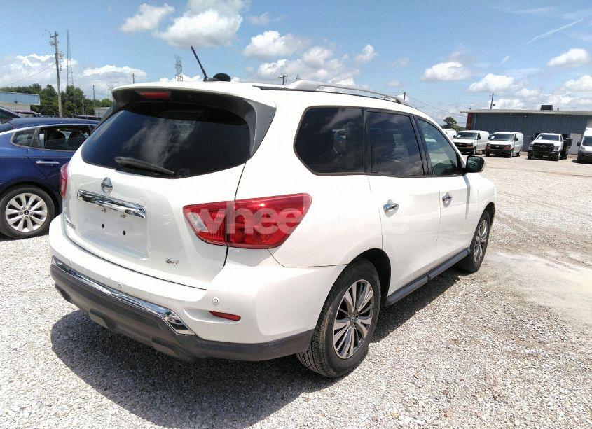 Photo 4 of 2017 Nissan Pathfinder SV (VIN 5N1DR2MN8HC665291)