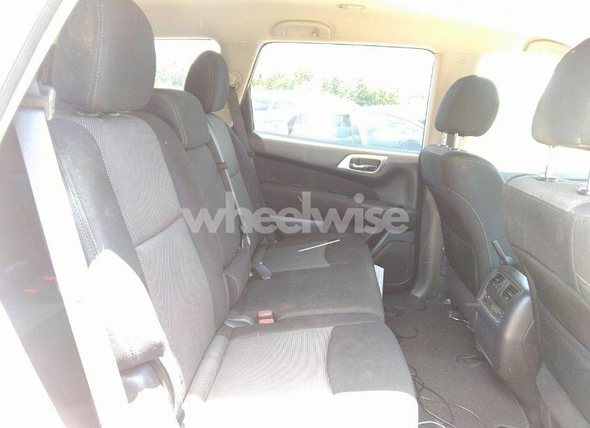 Photo 8 of 2017 Nissan Pathfinder SV (VIN 5N1DR2MN8HC665291)