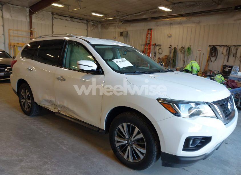 2017 Nissan Pathfinder SV (VIN 5N1DR2MN8HC666621) main photo