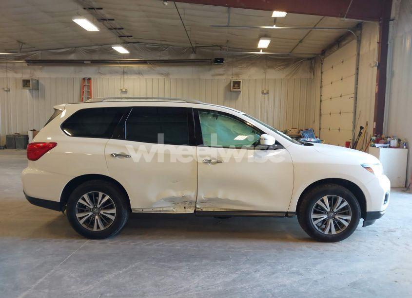 Photo 13 of 2017 Nissan Pathfinder SV (VIN 5N1DR2MN8HC666621)