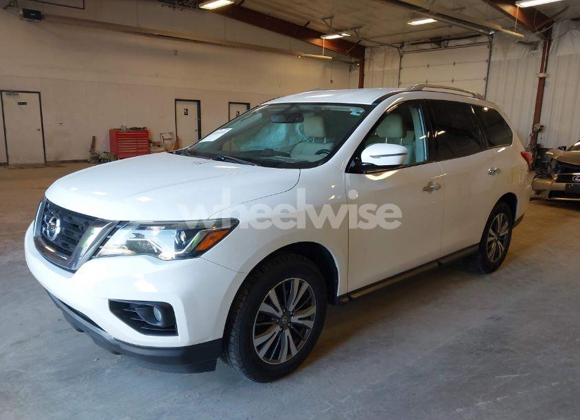 Photo 2 of 2017 Nissan Pathfinder SV (VIN 5N1DR2MN8HC666621)