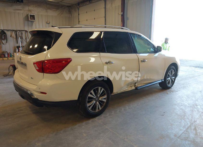 Photo 4 of 2017 Nissan Pathfinder SV (VIN 5N1DR2MN8HC666621)