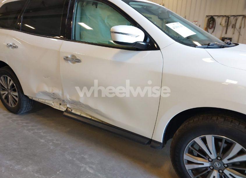 Photo 6 of 2017 Nissan Pathfinder SV (VIN 5N1DR2MN8HC666621)