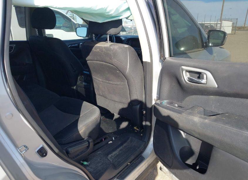 Photo 8 of 2017 Nissan Pathfinder S (VIN 5N1DR2MN8HC681488)