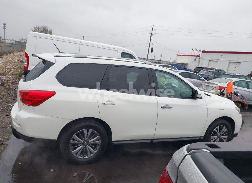 Photo 13 of 2018 Nissan Pathfinder SV (VIN 5N1DR2MN8JC637481)