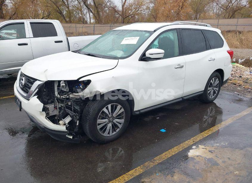 Photo 2 of 2018 Nissan Pathfinder SV (VIN 5N1DR2MN8JC637481)